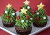 Jagodni browniji v obliki božičnega drevesca