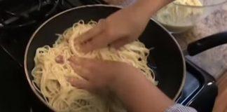 Če preostanke špagetov stresete v ponev, lahko pripravite nenavadno okusno jed