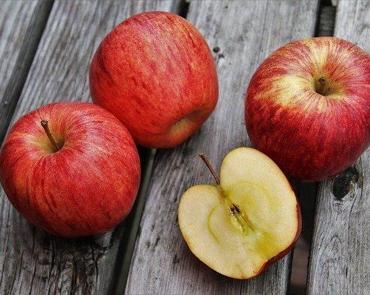 Red Apples Food Vitamins Fruit  - pasja1000 / Pixabay