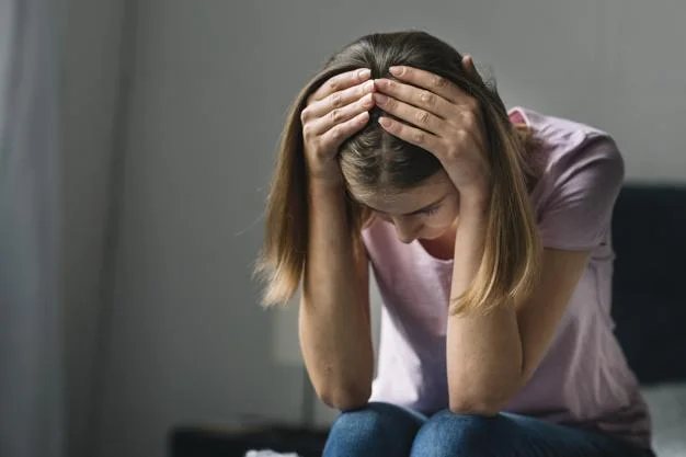 , Strah pred zapuščenostjo: Ali travma iz otroštva uničuje vaše odnose?