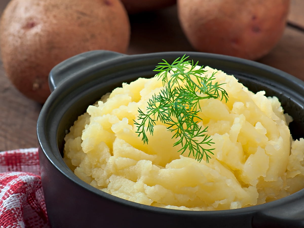 Razbijamo mite: Ali lahko pogrevamo krompir?