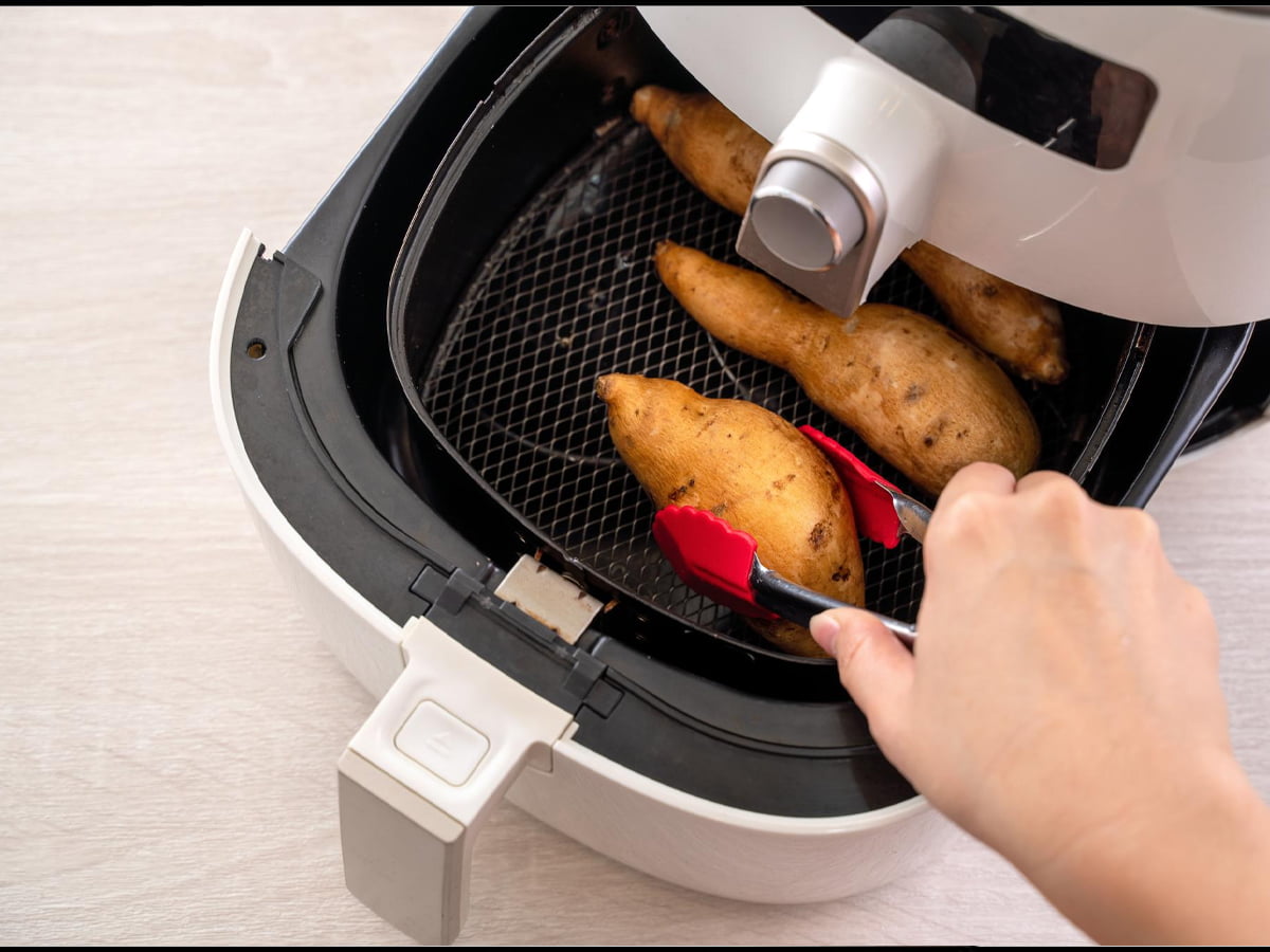 Najboljši način za pripravo piščančjih perutničk v cvrtniku na vroč zrak