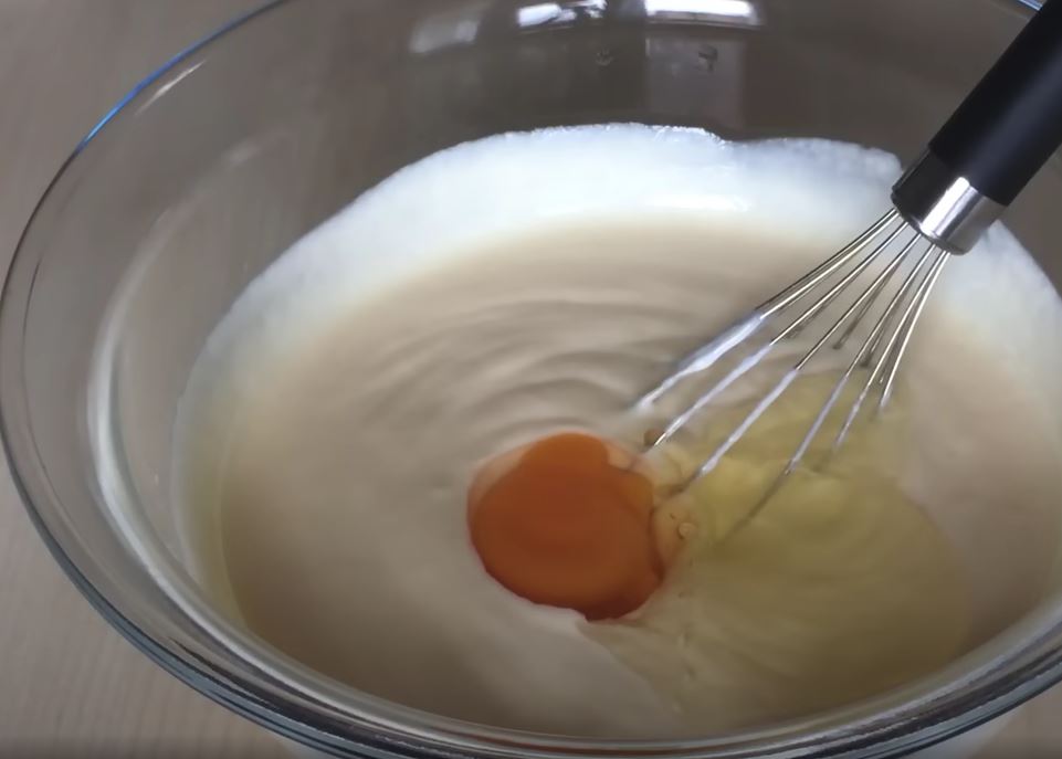Recept: Okusna in puhasta jogurtova torta (enostavna za pripravo)