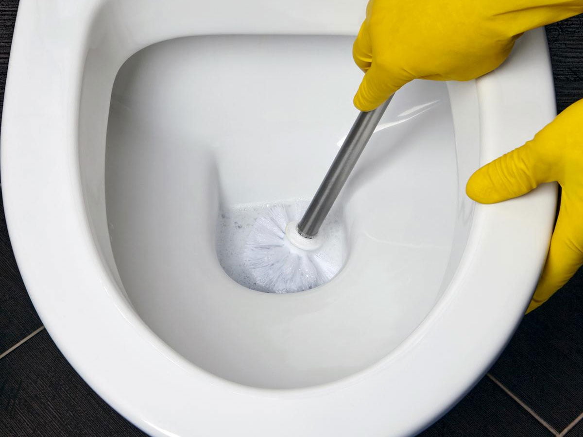 Čistila za WC školjko v resnici sploh ne potrebujete, nadomestite ga lahko s tem (in tudi druga čistila)