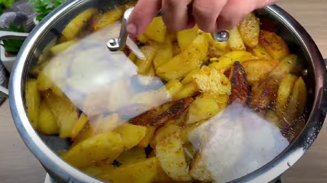 Recept: Krompir in mleto meso, ena izmed najbolj okusnih jedi vseh časov