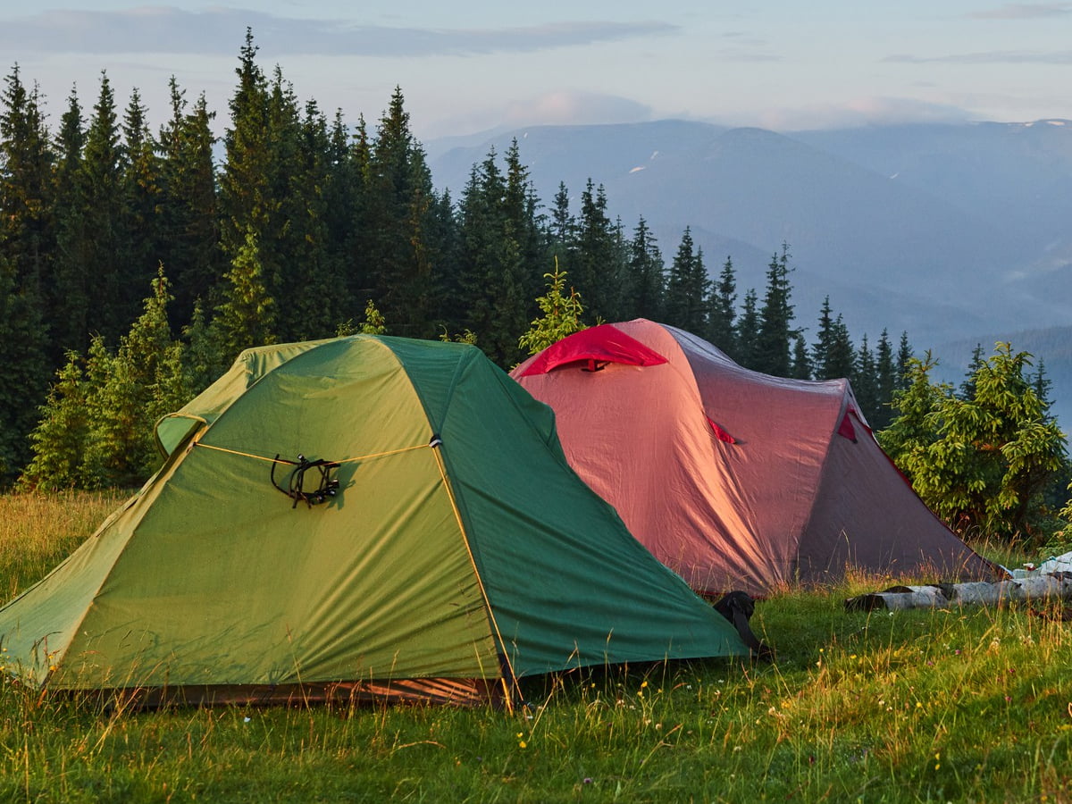 Se letos odpravljate na kampiranje? To je seznam stvari, ki jih NUJNO potrebujete