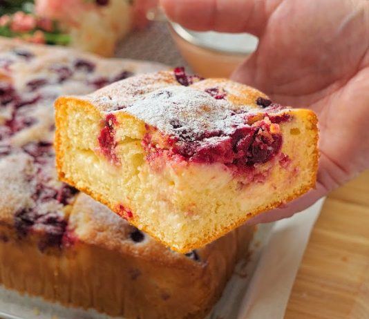 kolač z višnjami in vanilijo