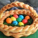 Praznični kolač z rozinami: sladica, ki ne sme manjkati za veliko noč
