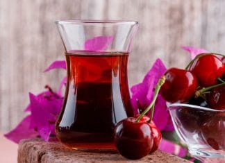 To je recept za domač višnjevec, ki bo navdušil vsakega gosta višnjevec