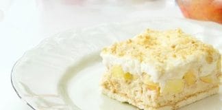 kolač-z-nektarinami