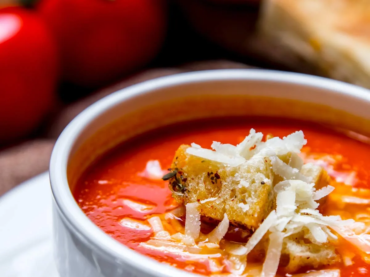 Recept za bogato paradižnikovo juho z dodatki