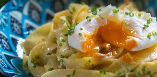 široki-rezanci-s-slanino-in-jajcem