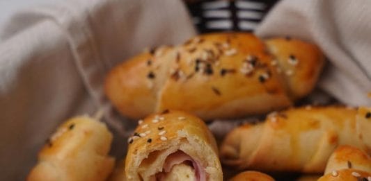 rogljički-s-šunko-in-sirom