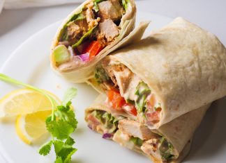 Recept za rahlo pikanten piščančji wrap, ki je odličen za hitro kosilo Rahlo-pikanten-wrap