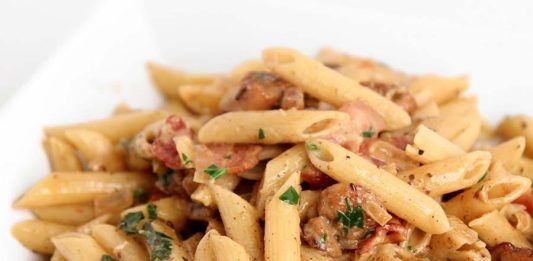 testenine-s-slanino-in-piščancem