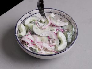 Recept: Najbolj slastna kumarična solata, vedno jo boste pripravljali tako