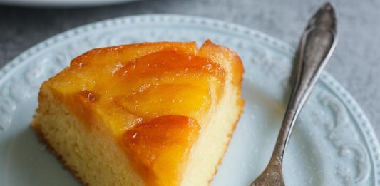 obrnjen-mareličen-kolač