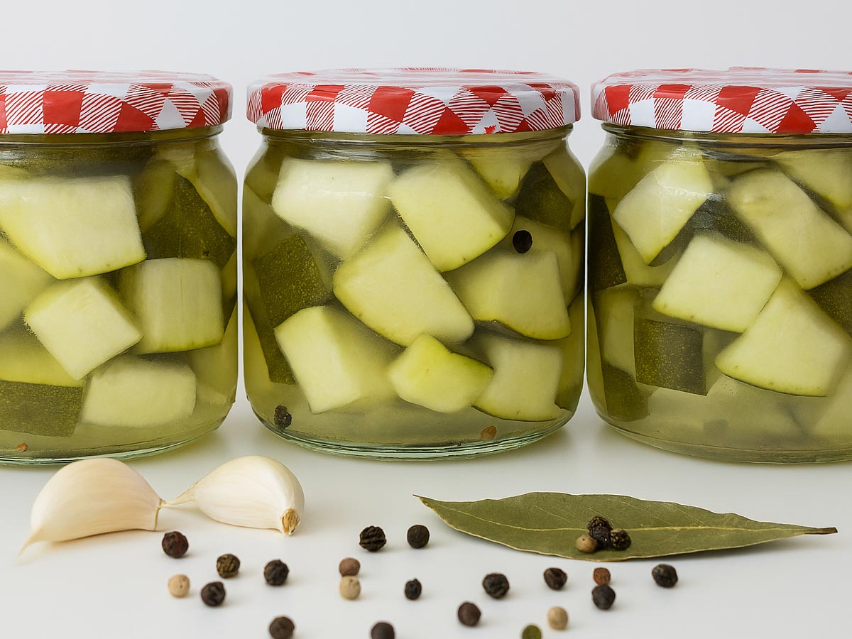 Tu je recept za vložene bučke. Ste vedeli, da jih lahko vložite za ozimnico?