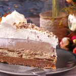 Kraljica med tortami: Recept za vi&scaron;njevo torto črni gozdiček