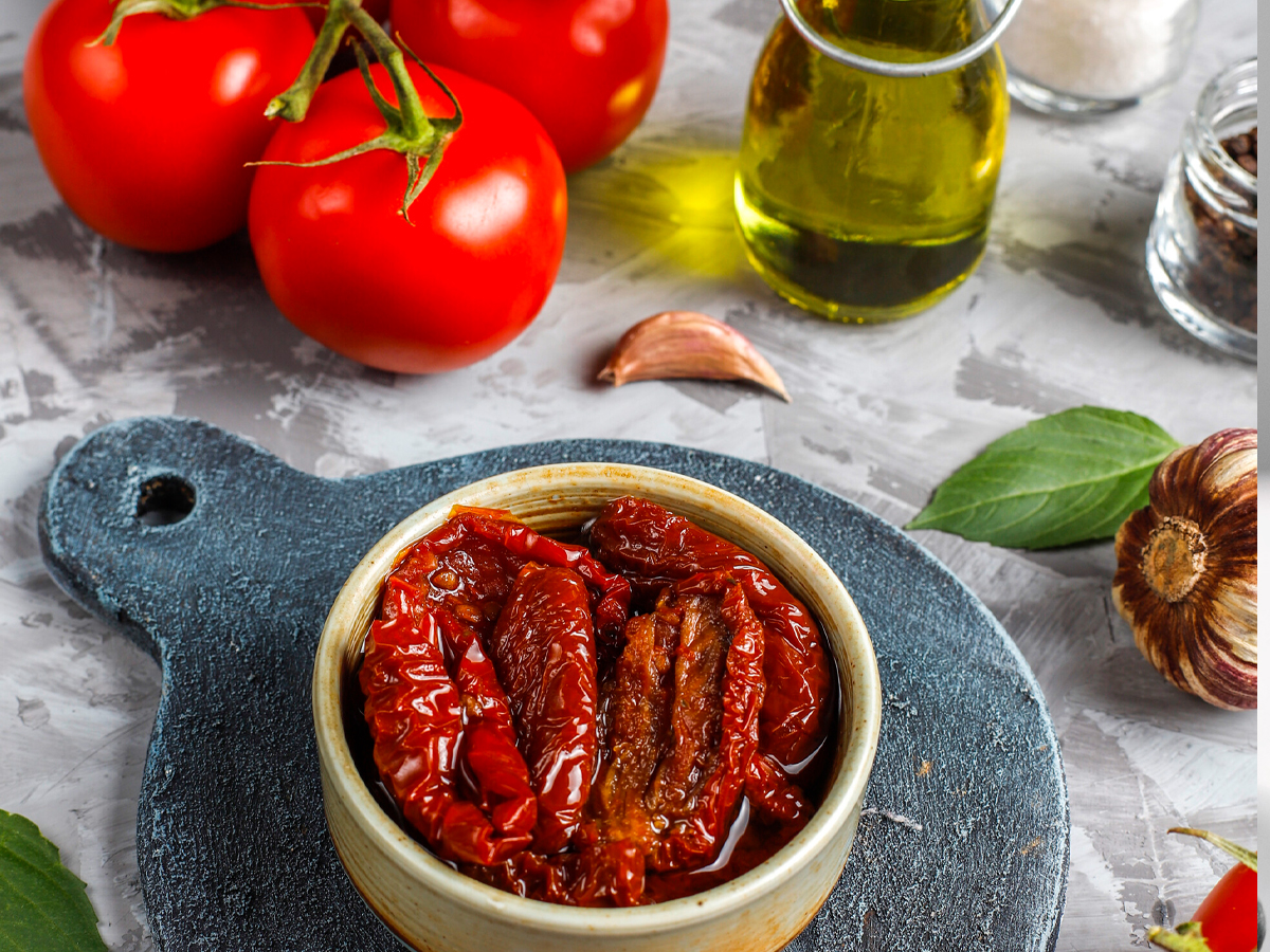 Recept: Posušeni paradižniki v olivnem olju – kot dodatek k omakam …