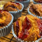 Recept za palačinke iz pečice z borovnicami in vanilijevo kremo je na&scaron;a nova obsesija