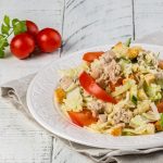 Domači ajvar kot iz babičine kuhinje &ndash; recept, po katerem vas bodo prosili za &scaron;e en kozarec