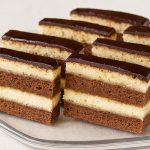 Recept: Hitre kakavove kocke, ki bodo navdu&scaron;ile na pladnju