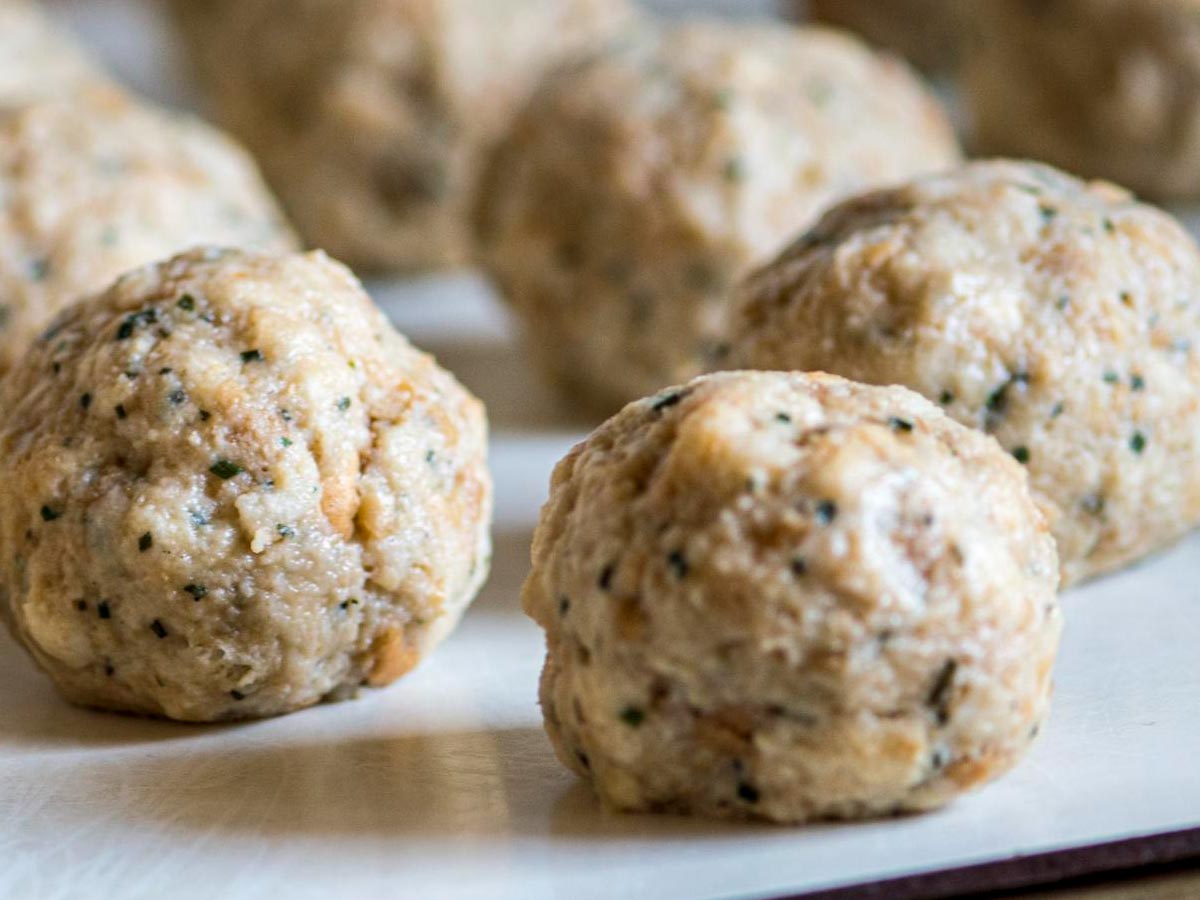 Starinski recept za kruhove cmoke, ki jih vsi tako obožujejo