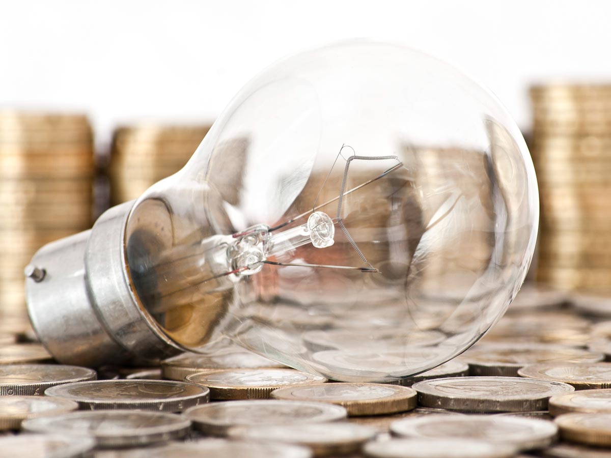 Pametni triki za prihranek elektrike doma, račun lahko zmanjšate za tretjino