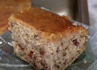 sočno-pecivo-z-orehi-in-rozinami