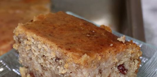 sočno-pecivo-z-orehi-in-rozinami