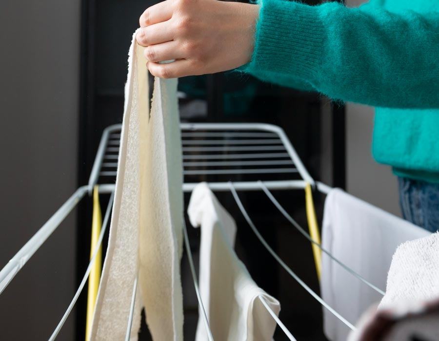 Oblačila se s tem preprostim trikom hitreje posušijo