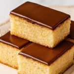 Sočne čokoladne kocke z marelično sredico
