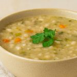 Recept: Fižolova enolončnica, ki fino pogreje želodec v hladnih dneh