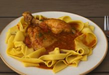 Domač piščančji paprikaš, ki pogreje tudi najhladnejše dni pisancji-paprikas