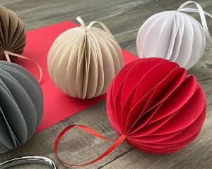 Čudoviti okraski za božično jelko, ki jih lahko izdelate v nekaj minutah