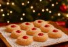 Preprost recept za praznične piškote z marmelado praznični-piškoti