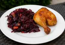 Dušeno rdeče zelje, odlična priloga za Martinovo rdeče zelje in piščanec