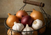 shranjevanje-česna-in-čebule