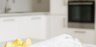 zdrobov-narastek-z-jabolki