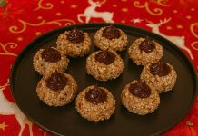 Čokoladni huzarski krapki: klasični piškoti z razkošnim čokoladnim nadevom huzarski-krapki