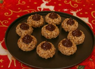 Čokoladni huzarski krapki: klasični piškoti z razkošnim čokoladnim nadevom huzarski-krapki