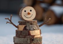 Naredi sam: Leseni snežaki za popolno praznično vzdušje leseni-snežak