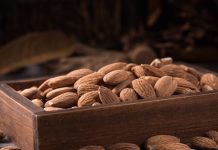 To se zgodi, če redno jeste mandlje: učinki so neverjetni mandlji