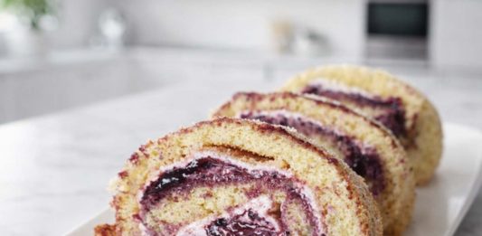 Rolada-z-marmelado-in-kislo-smetano