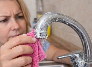Čudežno sredstvo proti vodnemu kamnu, ki ga naredite iz treh sestavin čiščenje-vodnega-kamna