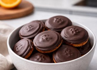 Recept za domače Jaffa piškote, ki prekašajo kupljene domači-jaffa-piškoti