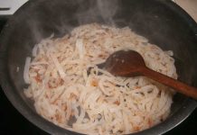 Tako pripravite zelo okusno kislo repo z ocvirki kisla-repa