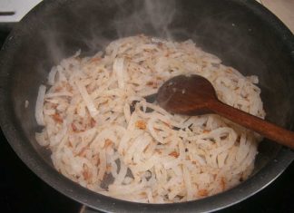 Tako pripravite zelo okusno kislo repo z ocvirki kisla-repa