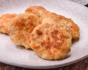 Sočni piščančji polpeti – odlična ideja za hitro kosilo ali prilogo k solati